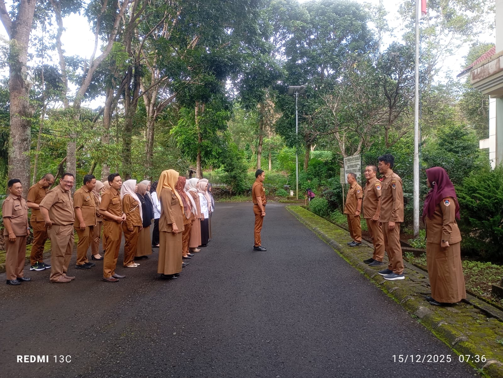 Apel rutin di lingkungan Dinas Perindustrian, Perdagangan, Koperasi dan UKM Kota Pagar Alam  15 Desember 2025