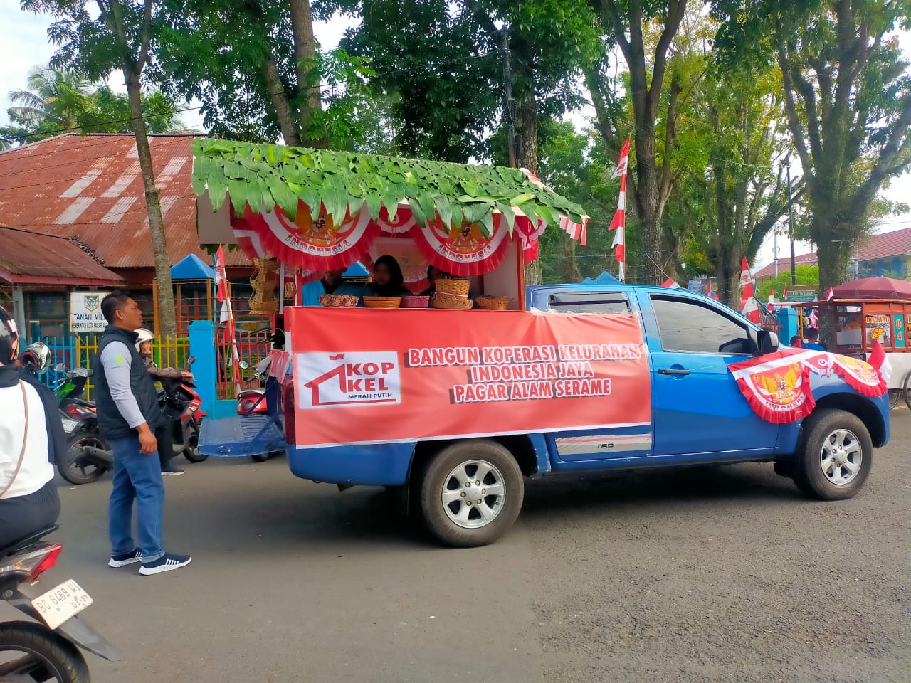 Disperindagkop & UKM Ikut Meriahkan Karnaval Pembangunan dengan Tema Koperasi Merah Putih