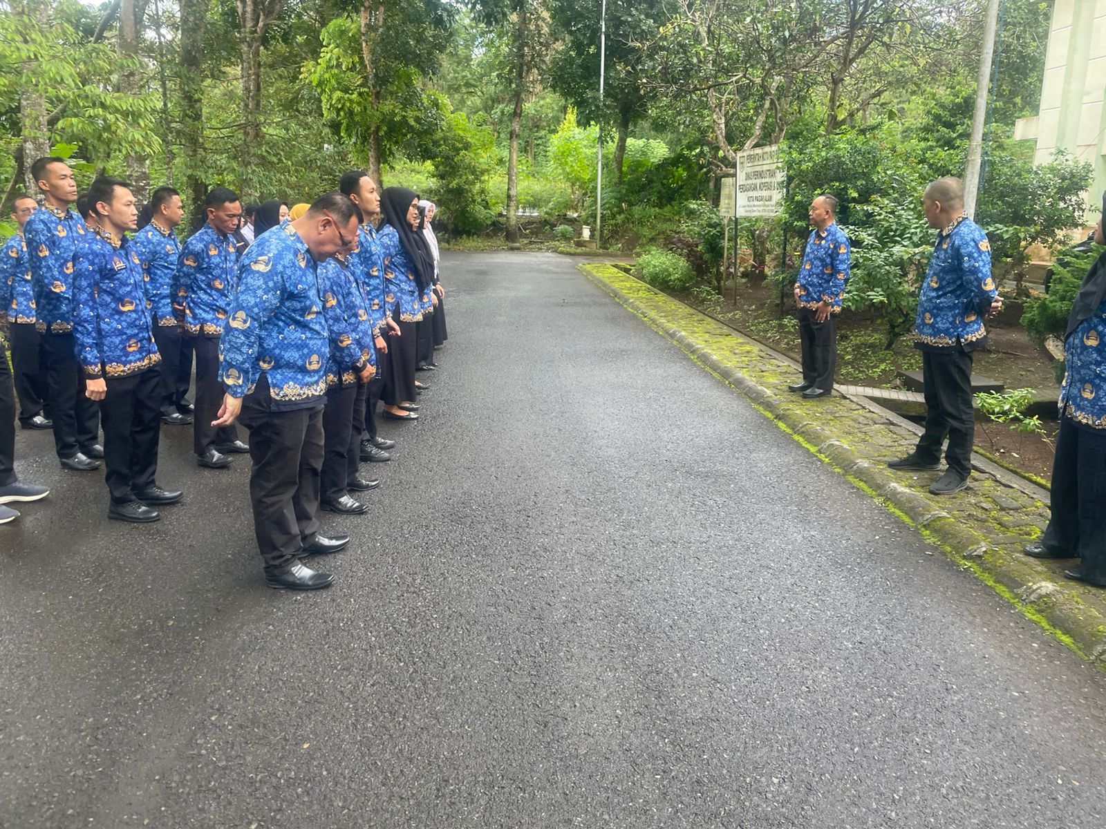 Apel Rutin Senin: Kadis Tekankan Kedisiplinan dan Penyelesaian Administrasi Menjelang Akhir Tahun
