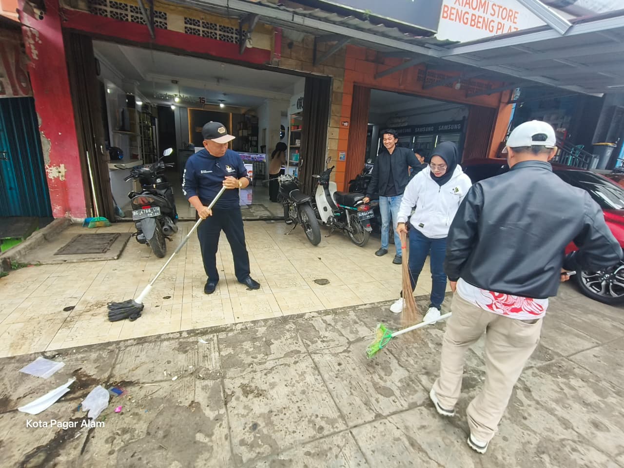 DISPERINDAG LAKSANAKAN GOTONG ROYONG JUM’AT BERSIH